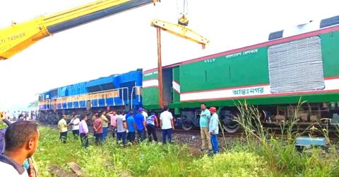 ঈশ্বরদীতে পঞ্চগড় এক্সপ্রেস লাইনচ্যুত, স্টেশন মাস্টার বরখাস্ত