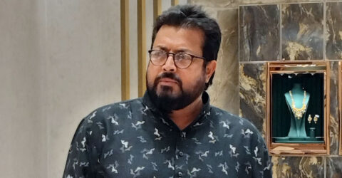 মেয়ে দেখে হাসলেই একটা প্রাণ চলে যাবে, প্রশ্ন ওমর সানির
