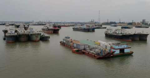 কর্ণফুলী নদীতে পড়ে নাবিক নিখোঁজ