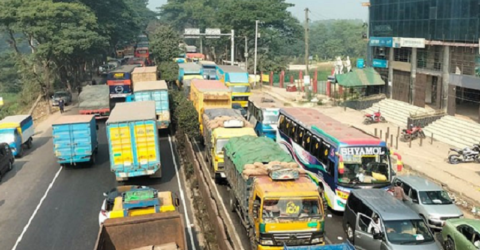 ঢাকা-চট্রগ্রাম মহাসড়কের ১০ কিলোমিটার এলাকায় যানজট