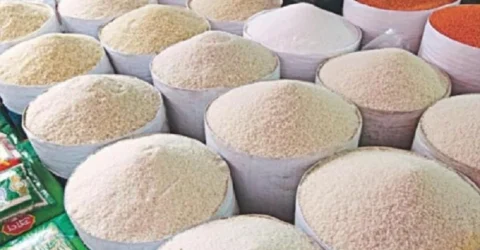সিঙ্গাপুর থেকে ৫০ হাজার টন সিদ্ধ চাল আনবে সরকার