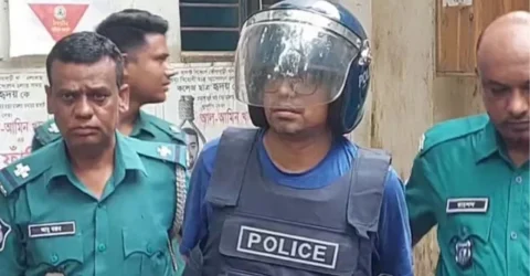 দীপু মনি ও পলকের ফাঁসির দাবিতে আদালত চত্বরে স্লোগান, ডিম নিক্ষেপ
