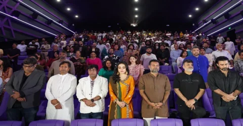উত্তরার সিনেমা হলে দাঁড়িয়ে ফিলিস্তিনে গণহত্যার প্রতিবাদ