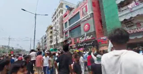 কক্সবাজারে কেএফসি-পিৎজা হাটে ভাঙচুর