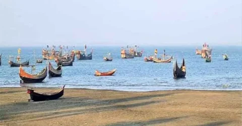 ট্রলারসহ ১১ জেলেকে ধরে নিয়ে গেল আরাকান আর্মি