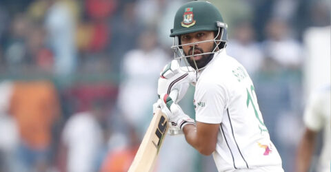 ১ রানের ব্যবধানে ২ উইকেট নেই বাংলাদেশের