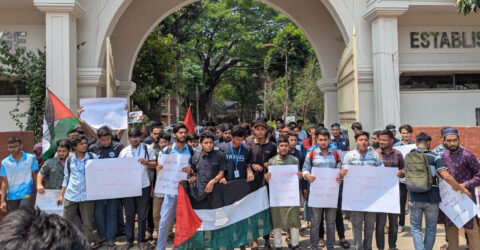 গাজায় গণহত্যা বন্ধের প্রতিবাদে ঢাকা কলেজ শিক্ষার্থীদের বিক্ষোভ