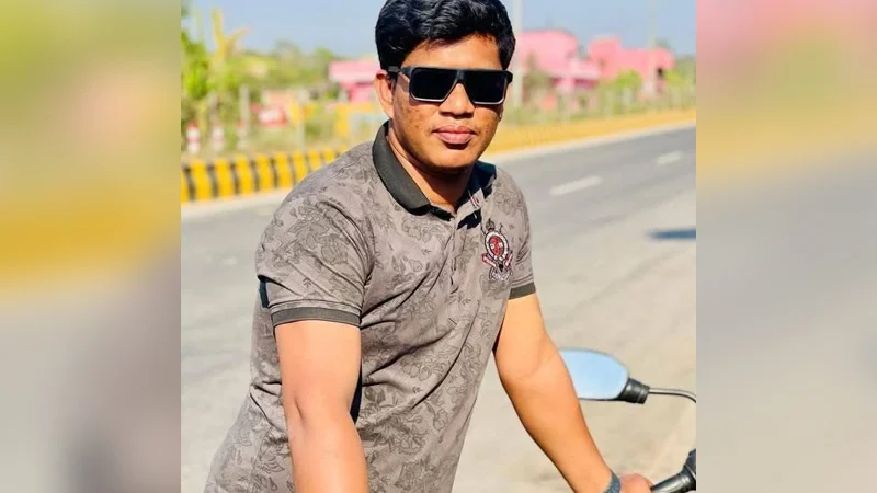 দোকানে বসেছিলেন যুবদলকর্মী ইব্রাহিম, তিন অটোরিকশায় এসে বুকে-মাথায় গুলি