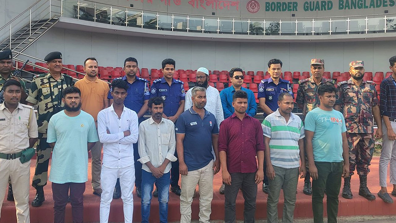 ভারতে সাজাভোগ শেষে দেশে ফিরলেন ৭ যুবক