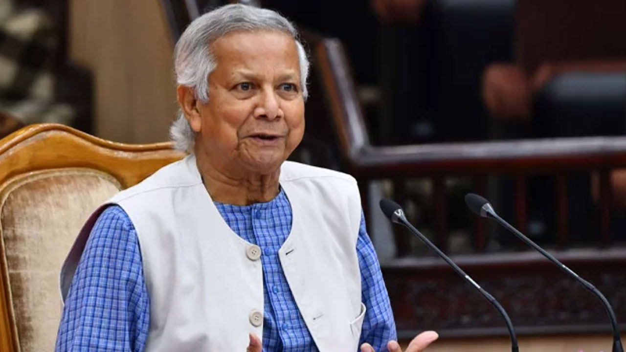 বন্যায় ক্ষতিগ্রস্তদের ঘর বিতরণ করলেন প্রধান উপদেষ্টা