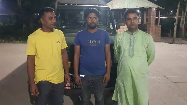 ধানের ট্রাকে চাঁদাবাজি, বিএনপি নেতাসহ তিনজন আটক