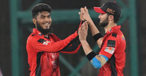 রিশাদের বোলিংয়ে পিএসএলে ৩ হাজার ৩৪৯ দিন পর এমন কীর্তি