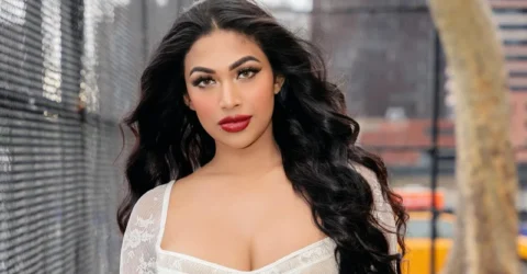 টাকার জন্য দেশে ছেড়েছি, এখন টাকা খরচের সময় নেই: পিয়া বিপাশা