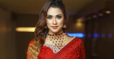 নতুন সিনেমায় ববি, নায়ক কে?