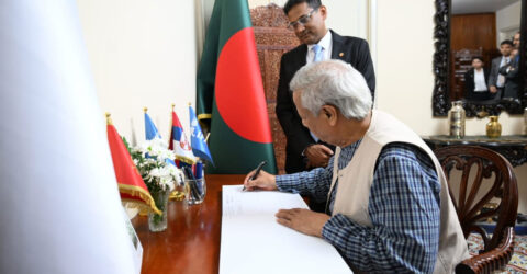 রোমে বাংলাদেশ হাউস পরিদর্শন করলেন প্রধান উপদেষ্টা’