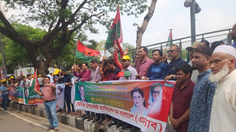 স্লোগানে মুখর বিমানবন্দর থেকে ফিরোজা