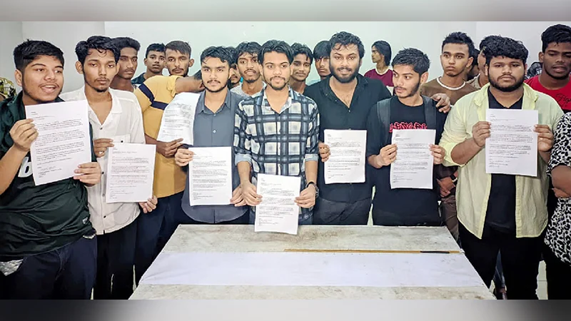 দুর্নীতির অভিযোগ তুলে বৈষম্যবিরোধী ১৬ নেতার পদত্যাগ