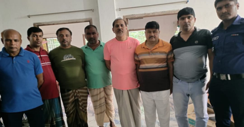 জুয়ার আসর থেকে ইউপি চেয়ারম্যানসহ আ’লীগের ৭ নেতাকর্মী গ্রেপ্তার