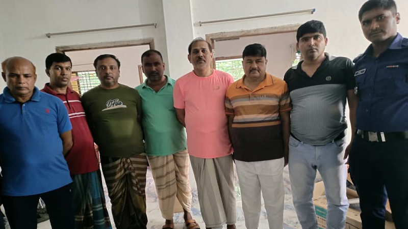 জুয়ার আসর থেকে ইউপি চেয়ারম্যানসহ আ’লীগের ৭ নেতাকর্মী গ্রেপ্তার