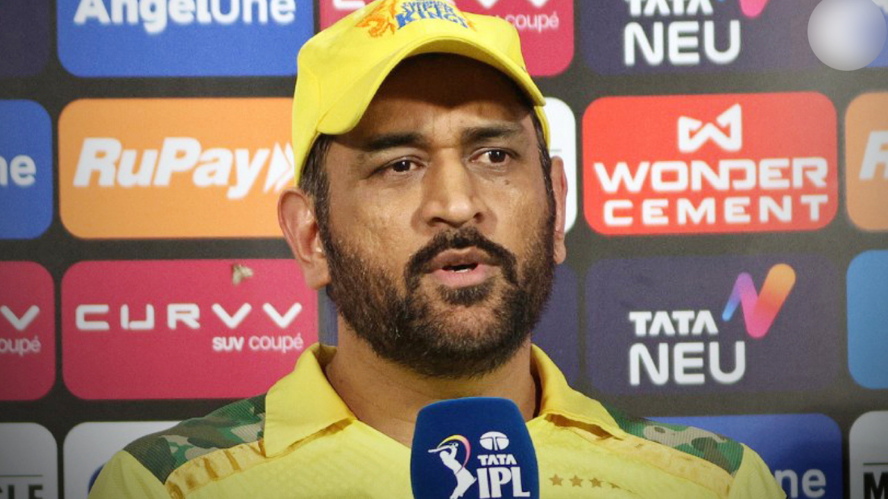 ২ রানে হেরে যাকে দায় দিলেন ধোনি