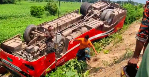 ভাঙ্গায় নিয়ন্ত্রণ হারিয়ে বাস খাদে, আহত ২০