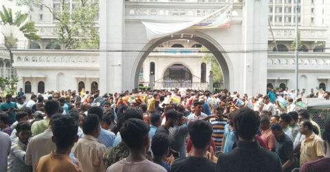স্লোগান মিছিলে নগর ভবনের সামনে জড়ো হচ্ছেন ইশরাকপন্থীরা