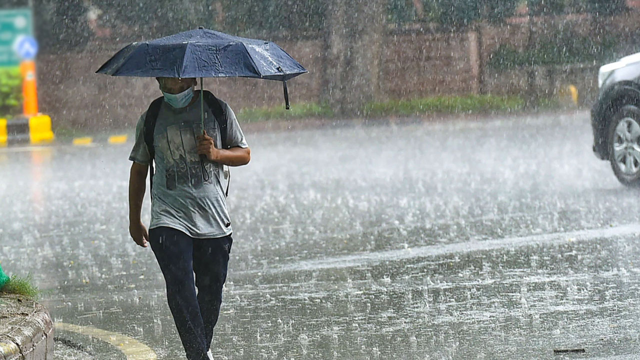 সারা দেশে বজ্রসহ বৃষ্টির আভাস