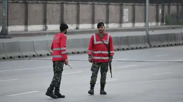 পাকিস্তানের সিয়ালকোটে ব্যাপক সংঘর্ষ