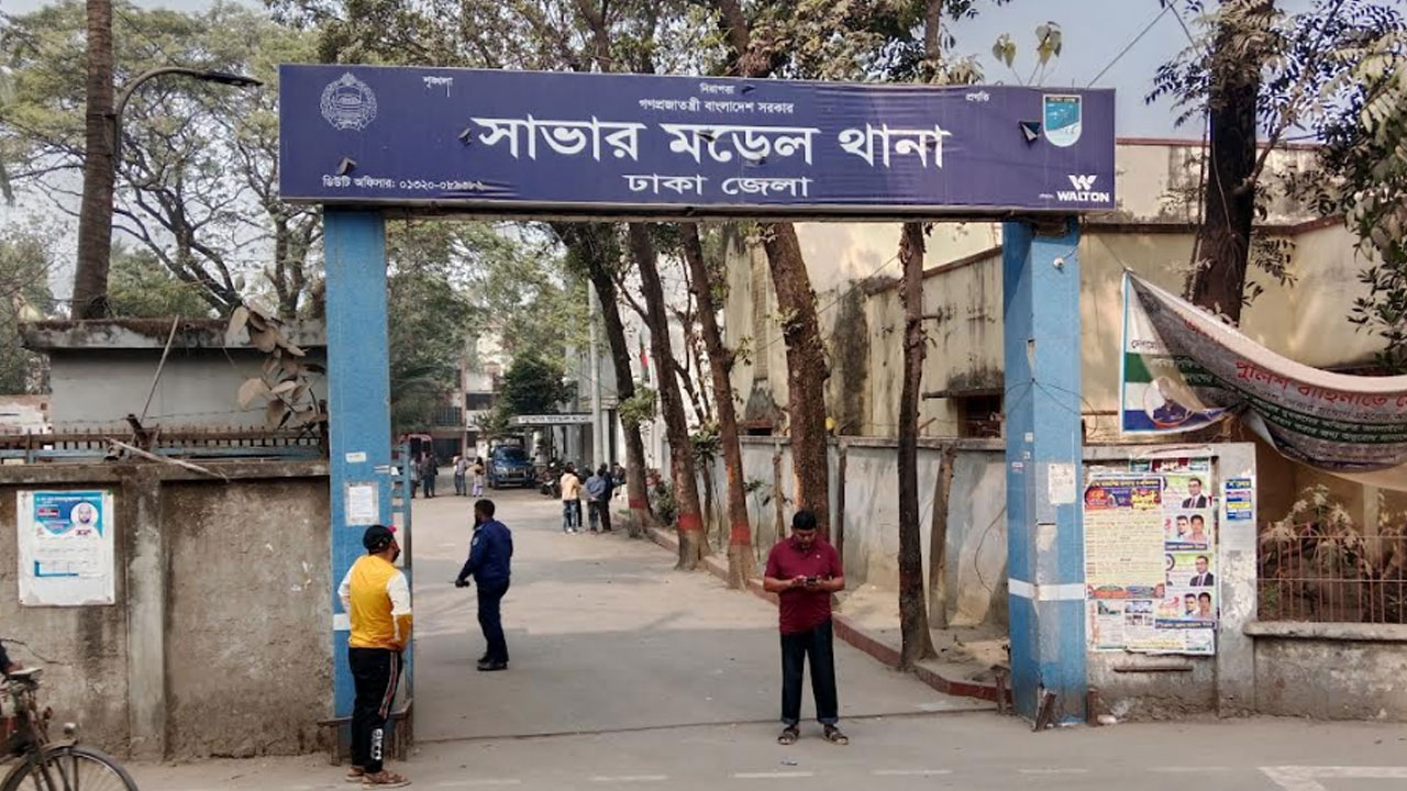 বাবাকে ছুরিকাঘাতে হত্যার পর ৯৯৯ নম্বরে কল দিলেন মেয়ে