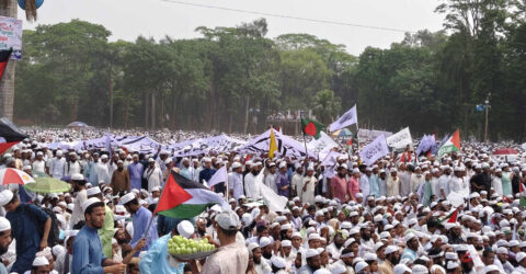 ড. ইউনূসকে হেফাজত নেতারা ভুল করবেন না, কোরআন সুন্নাহ বিরোধী প্রতিবেদন বাতিল করুন