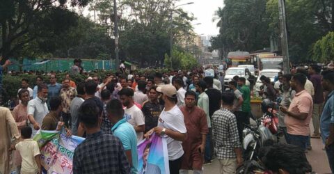 আজও ঢাকার দুই স্থানে সড়ক অবরোধ, ভোগান্তিতে যাত্রীরা