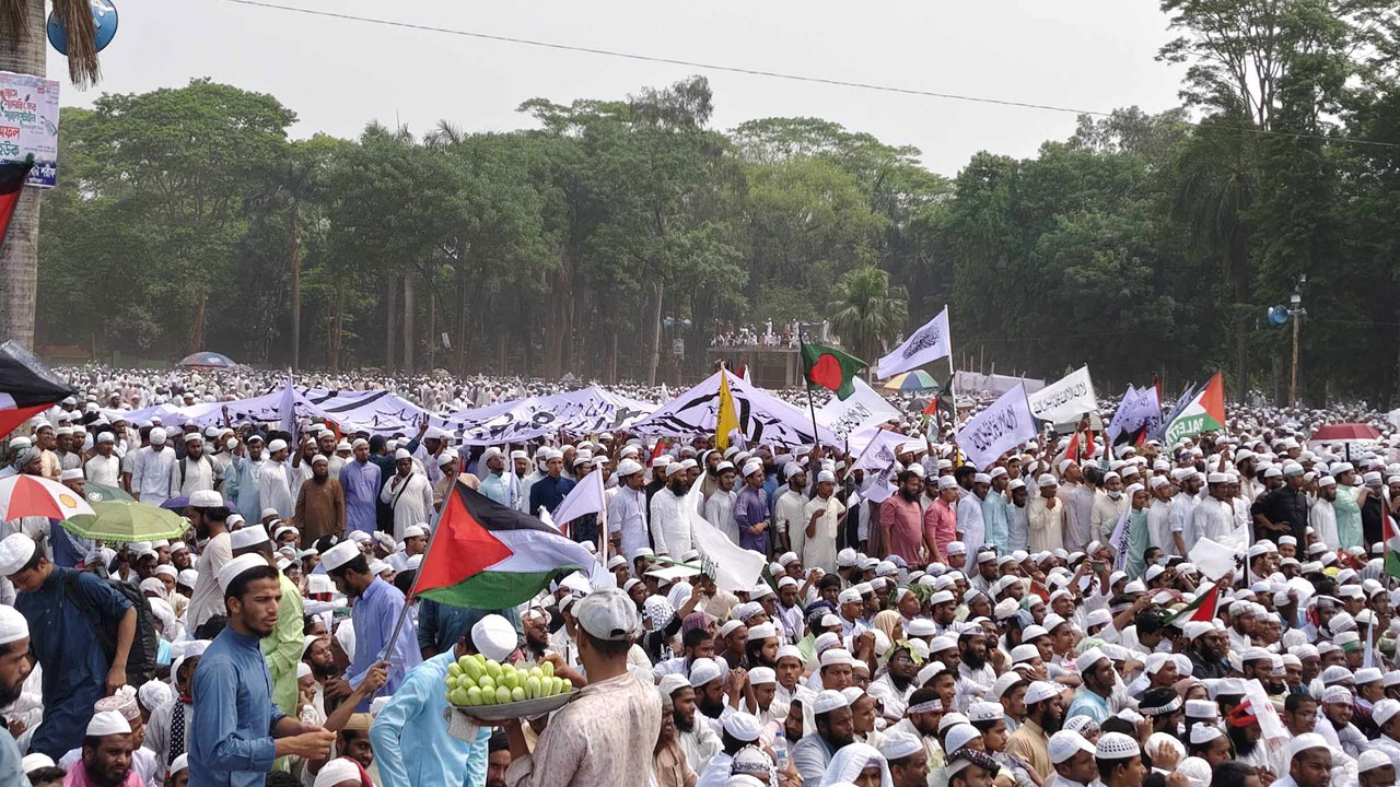 ড. ইউনূসকে হেফাজত নেতারা ভুল করবেন না, কোরআন সুন্নাহ বিরোধী প্রতিবেদন বাতিল করুন