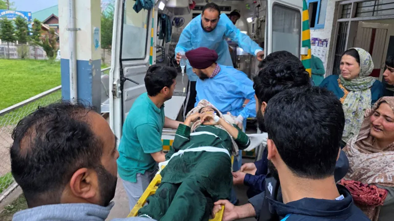 ভারত-পাকিস্তানের সেনাদের গোলাগুলি, ভারত-শাসিত কাশ্মিরে নিহত ৭