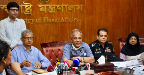 স্বরাষ্ট্র উপদেষ্টা নির্ধারিত হাটের উদ্দেশে যাওয়া গাড়ি মাঝপথে থামালে ব্যবস্থা