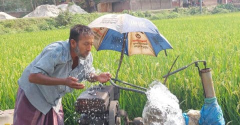 তীব্র তাপপ্রবাহে পুড়ছে রাজশাহী ও চুয়াডাঙ্গা