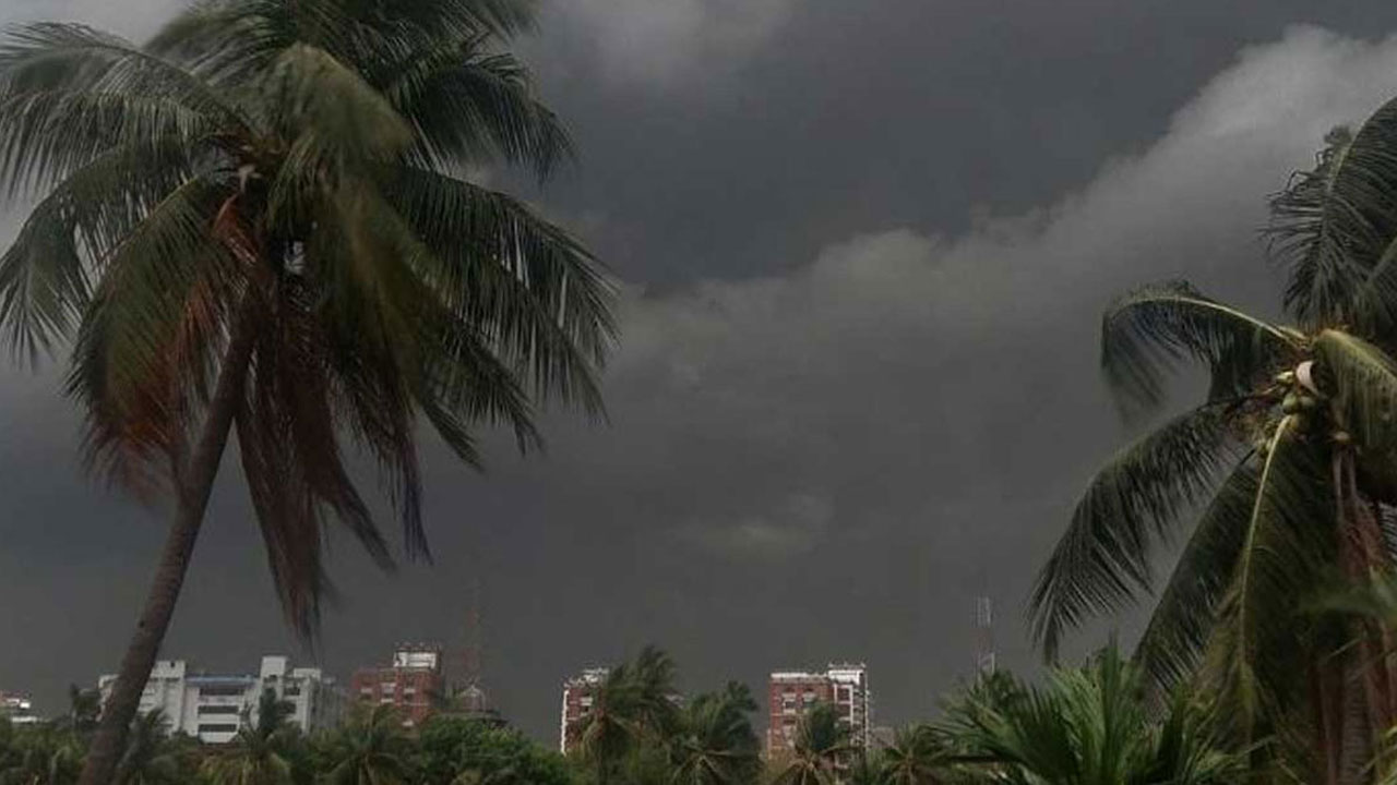 ৬০ কিলোমিটার বেগে ঝড়ের সম্ভাবনা, সতর্কতা জারি