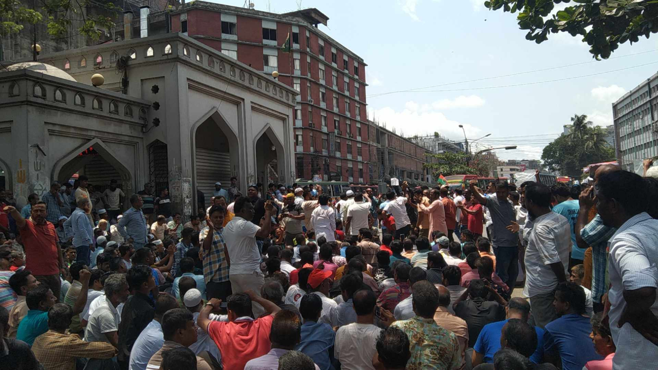 ইশরাক সমর্থকদের বিক্ষোভ ‘গুলিস্তান ব্লকেড’, যান চলাচল বন্ধ
