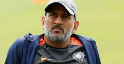 শেষ মুহূর্তে হেরে দায় স্বীকার ধোনির