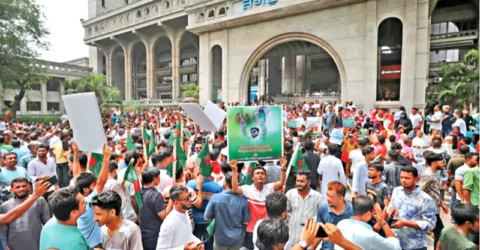 ইশরাককে মেয়র পদে বসানোর দাবিতে নগর ভবন ঘেরাও