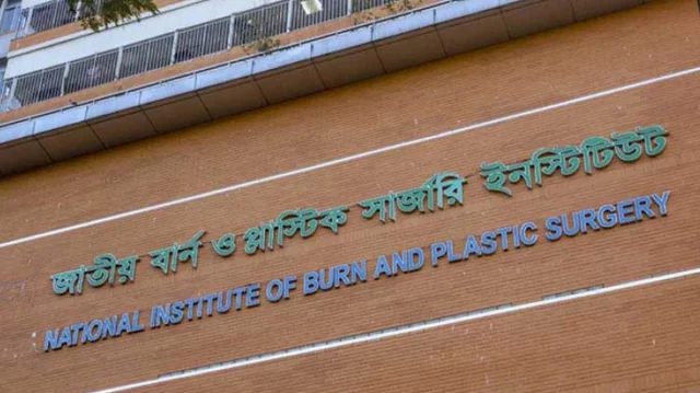মোহাম্মদপুরে গ্যাস সিলিন্ডার বিস্ফোরণ, শিশুসহ দগ্ধ ৩