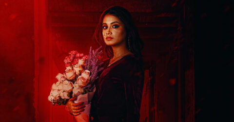 ফারিণের এক হাতে ফুল, আরেক হাতে কুড়াল কীসের ইঙ্গিত?