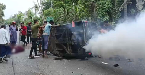 খুলনায় ট্যাংকলরি-মাহিন্দ্রা সংঘর্ষে নিহত ৩