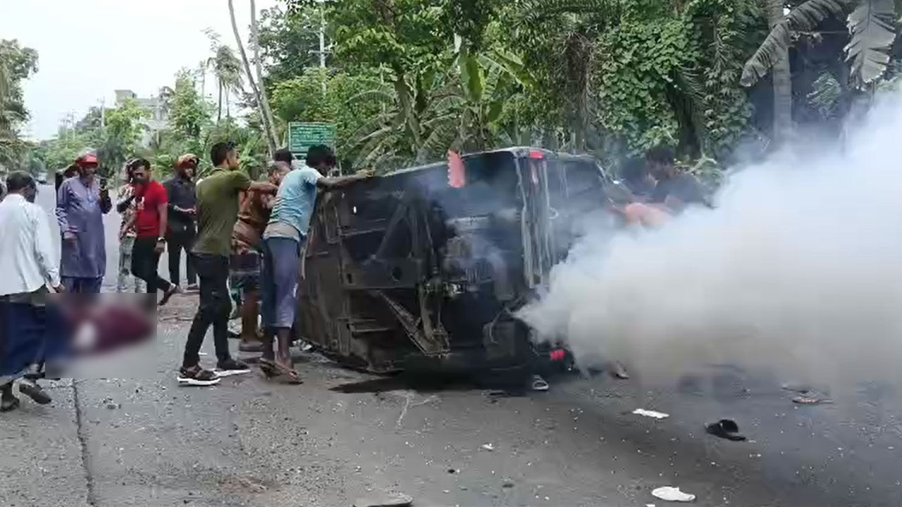 খুলনায় ট্যাংকলরি-মাহিন্দ্রা সংঘর্ষে নিহত ৩