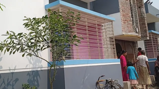 রাজশাহীতে স্বর্ণ ব্যবসায়ীর বাড়িতে ডাকাতের হানা, স্বামী-স্ত্রীকে কুপিয়ে মালামাল লুট