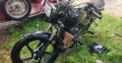 গাড়ির ধাক্কায় মোটরসাইকেলের ২ আরোহীর মৃত্যু, থানায় মামলা