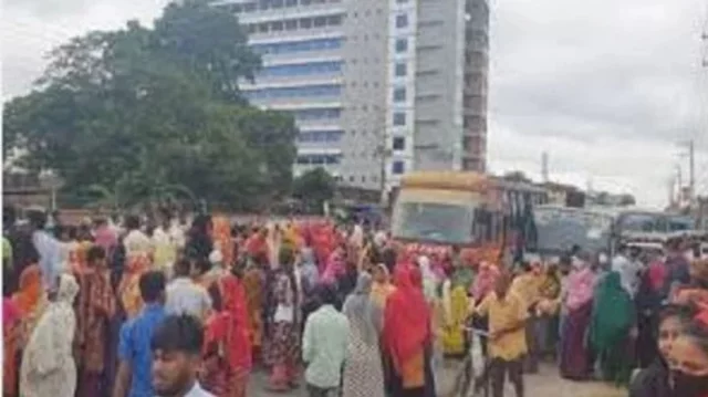 ট্রাকচাপায় শ্রমিকের মৃত্যু, ঢাকা-ময়মনসিংহ মহাসড়ক অবরোধ