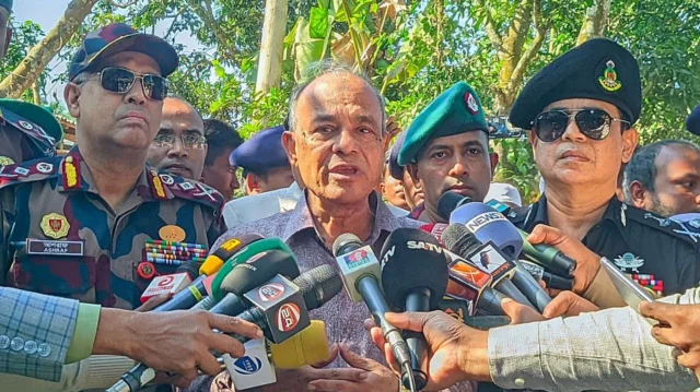 অবৈধ ভারতীয়দের প্রোপার চ্যানেলে পাঠানো হবে: স্বরাষ্ট্র উপদেষ্টা