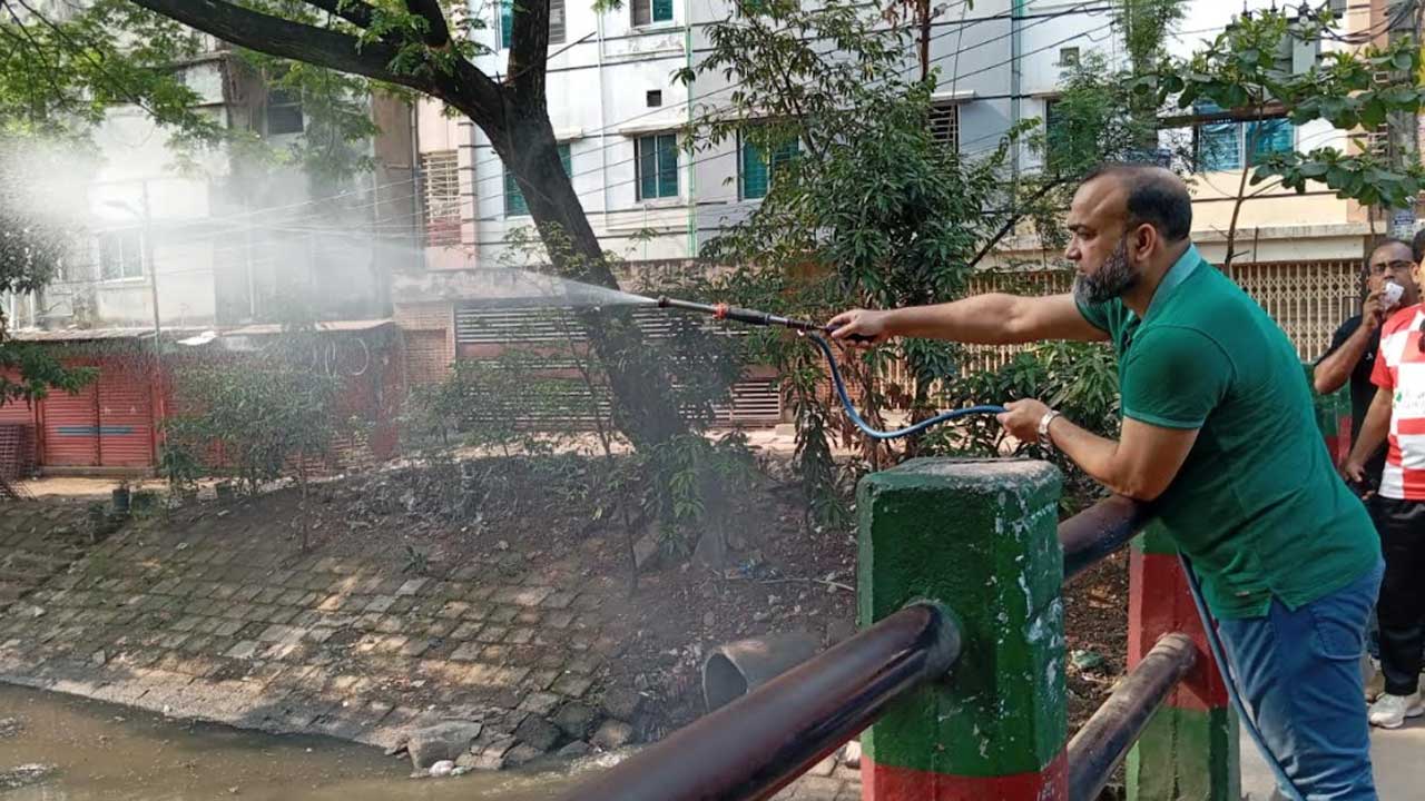 ৫০০ কর্মী নিয়ে মশা নিয়ন্ত্রণ-পরিচ্ছন্নতা অভিযান করলো দক্ষিণ সিটি