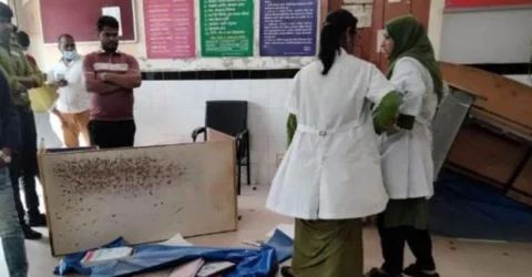 সাতক্ষীরা সদর হাসপাতালে হামলা-ভাঙচুর, চিকিৎসা সেবা সাময়িক বন্ধ