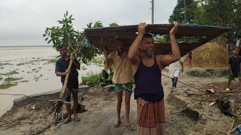 কুড়িগ্রামে বাড়ছে নদ-নদীর পানি, ভাঙনে দিশেহারা নদীপাড়ের মানুষ